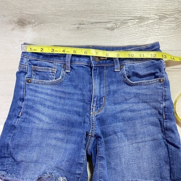 American Eagle Stretch Denim Midi Short, Medium Wash, Size 0 - Picture 7 of 9